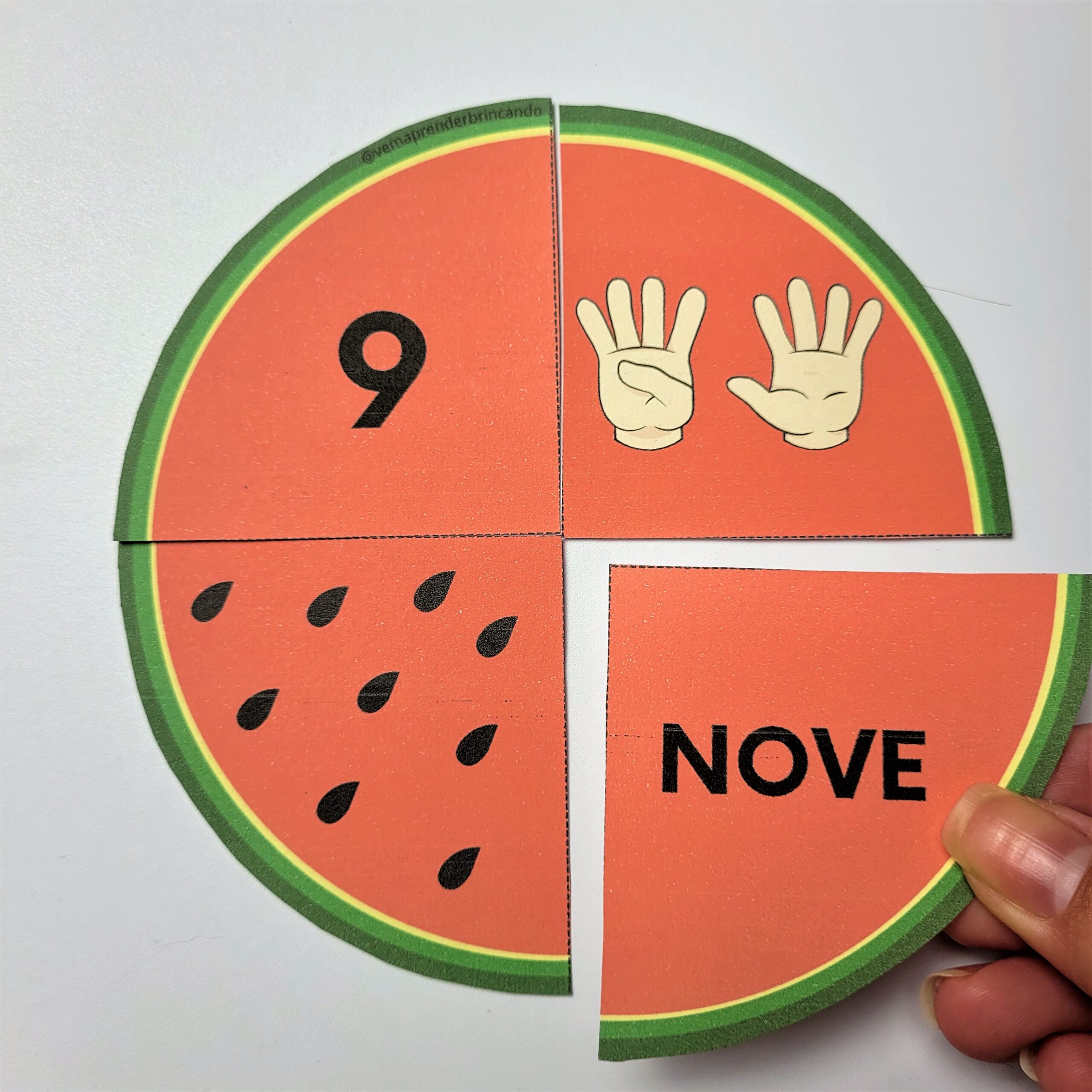 Meu primeiro quebra-cabeça - jogo de papel educativo fácil para crianças.  aplicativo infantil simples com melancia